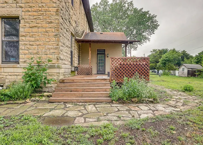 Renovated Schoolhouse W/ Piano & Private Deck!