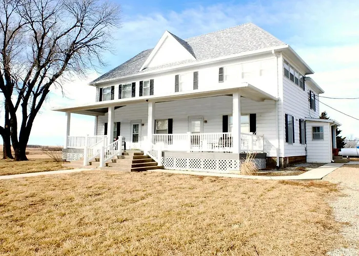 Beautifully-Furnished Cottage Rental For Family Vacation Near Topeka, Kansas