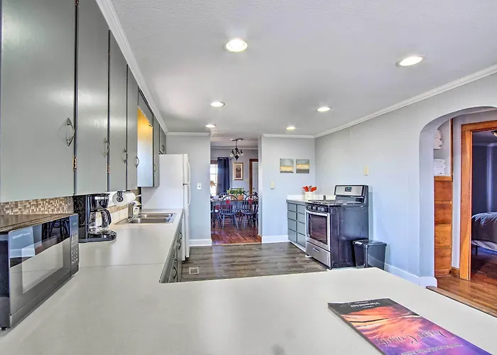Quiet Family Home - 12 Miles To Pomona State Park!